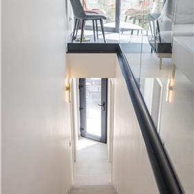 4 bedroom villa with heated pool and sea view in Vinišće, sleeps 8